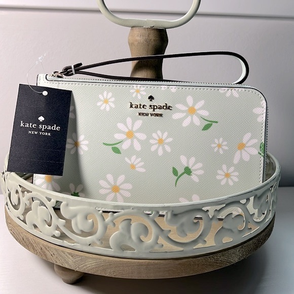 New! Kate Spade Lucy Day Tripper Wristlet - Daisy Floral - Picture 2 of 8